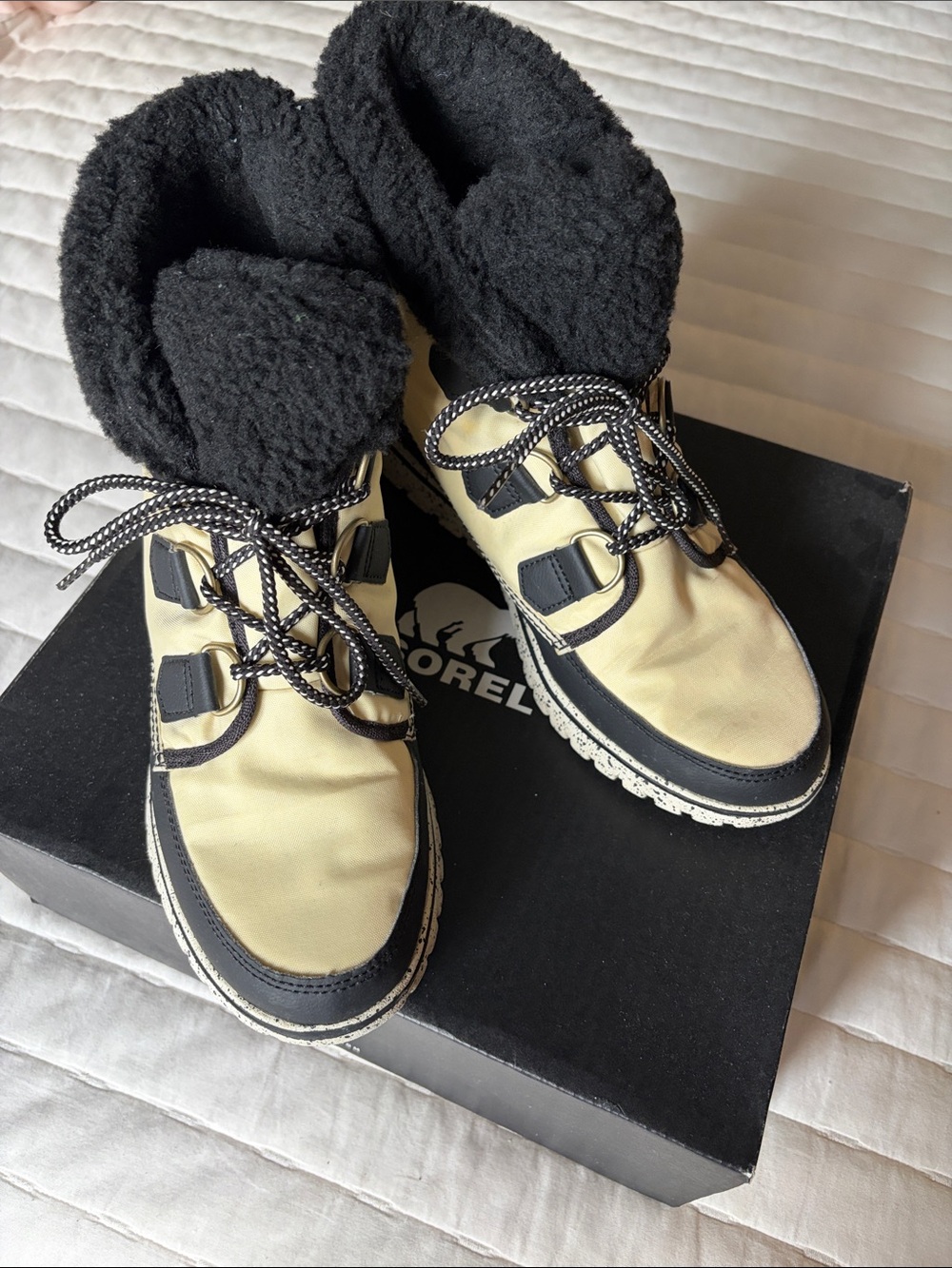 Sorel Womens  Cream and Black Lace-Up Winter Boots